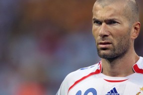 FIFA世界杯2026赛程-TheShy极限防守引爆新规争议，赛事官方出色防守定义遭质疑